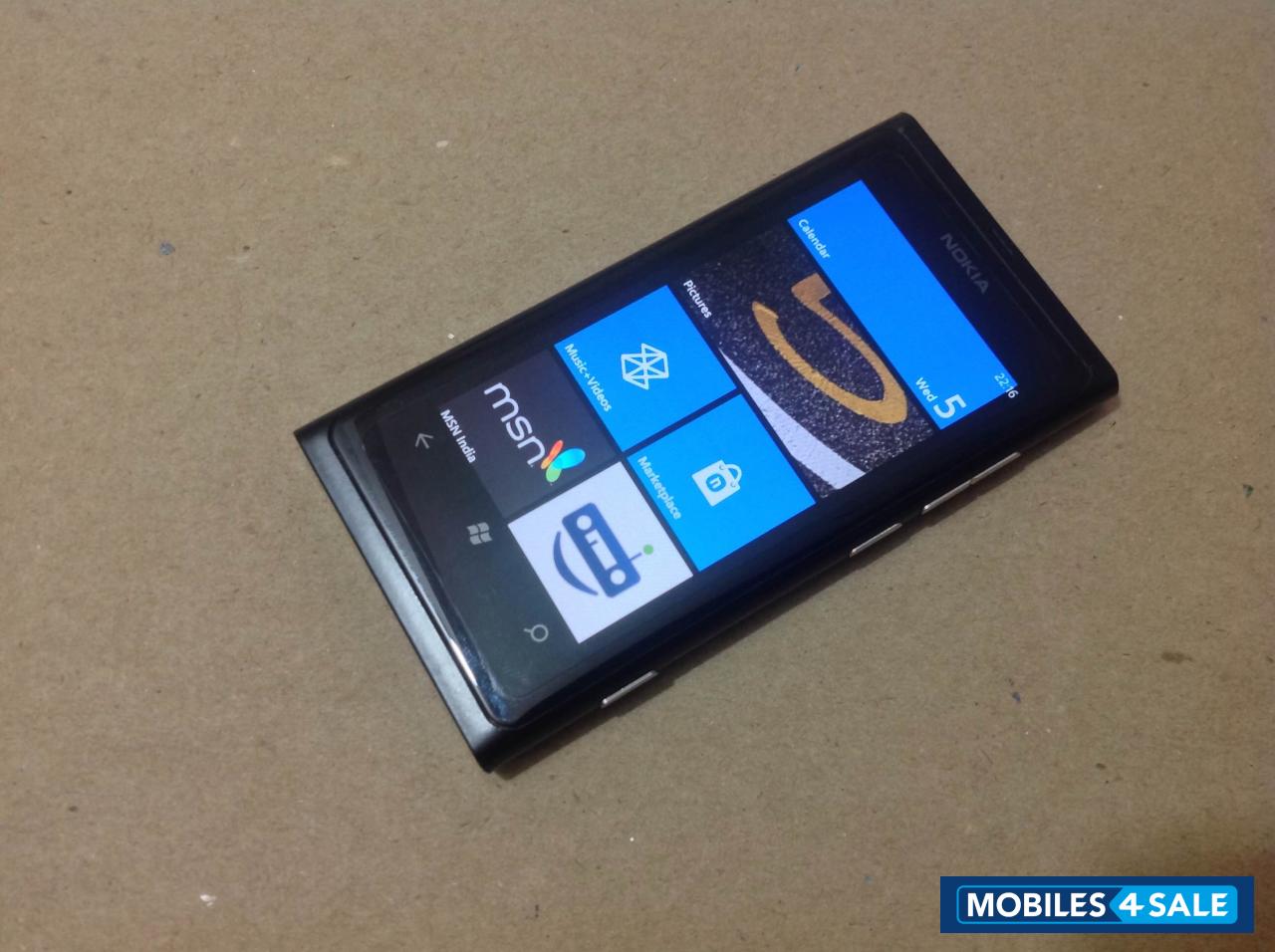 Black Nokia Lumia 800