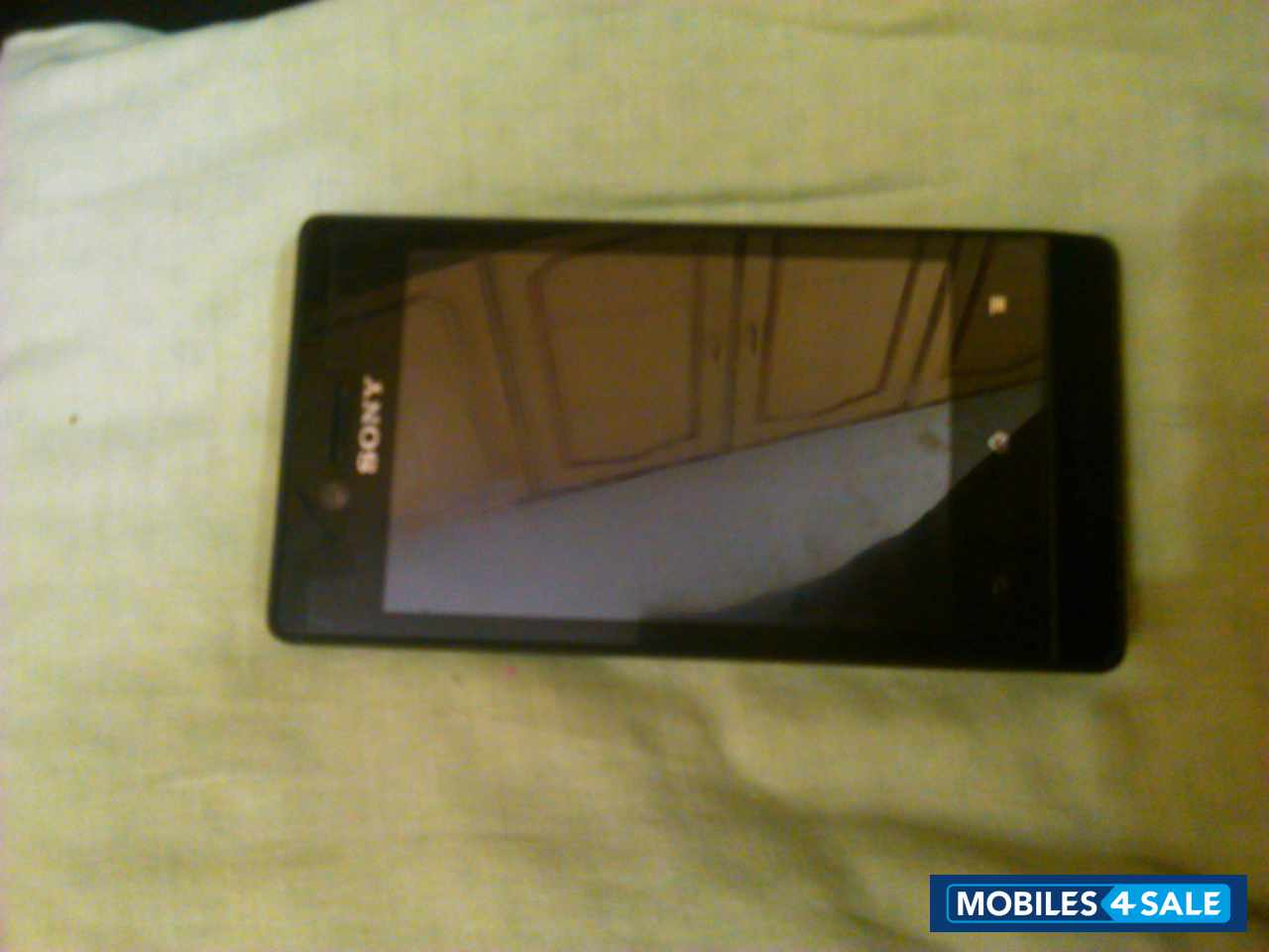 Black Sony Xperia miro