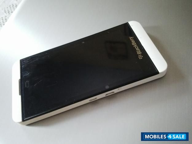 White BlackBerry Z10