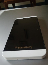 White BlackBerry Z10