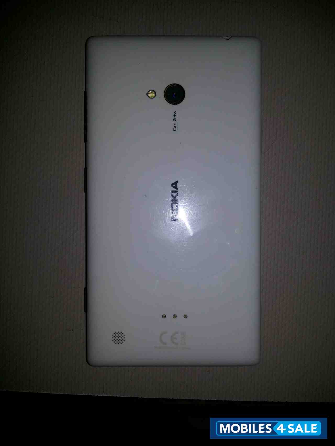 White Nokia Lumia 720