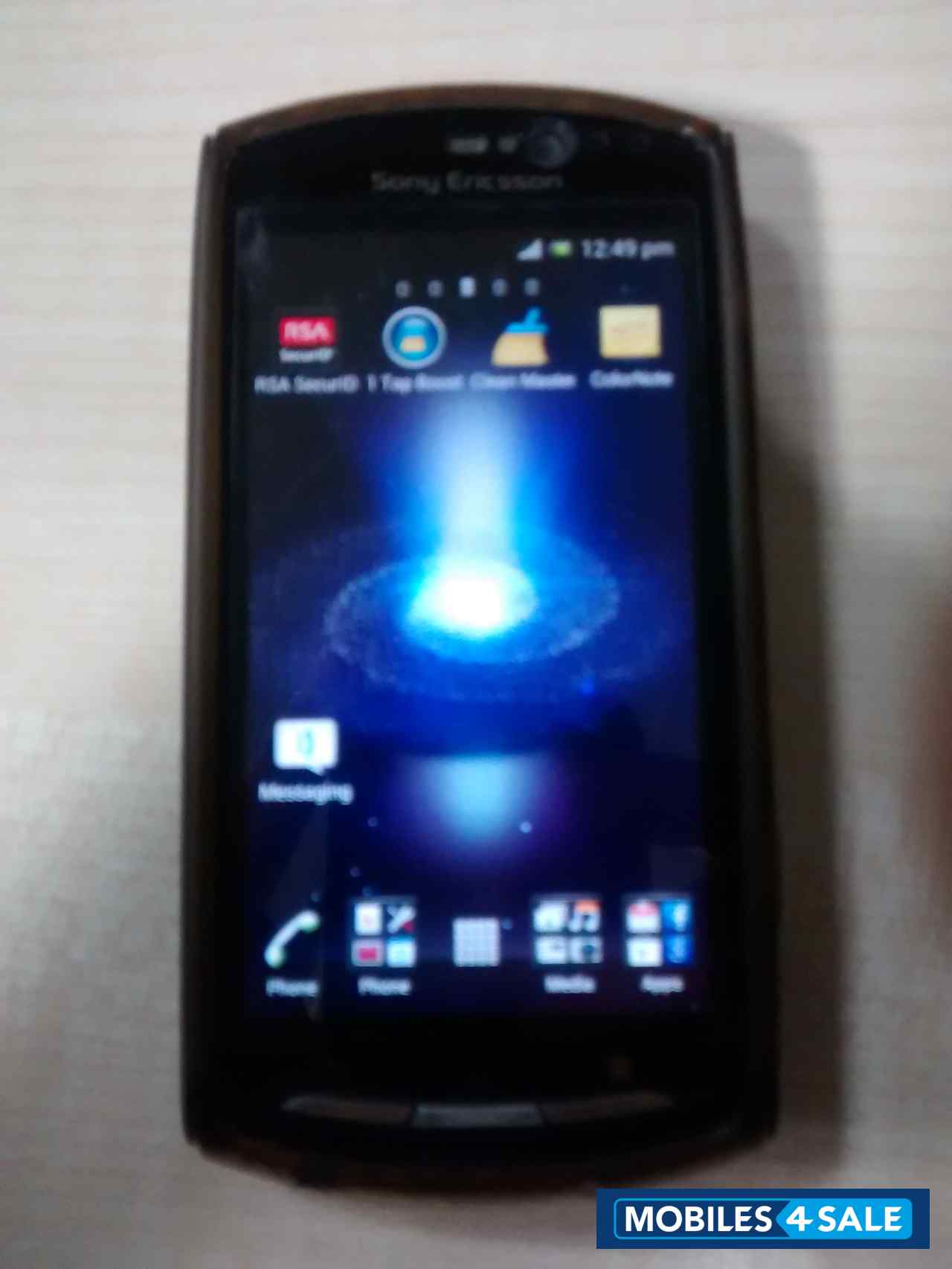 Black Sony Ericsson Xperia neo V