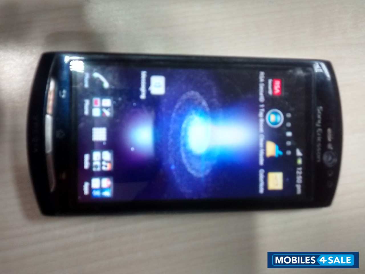 Black Sony Ericsson Xperia neo V