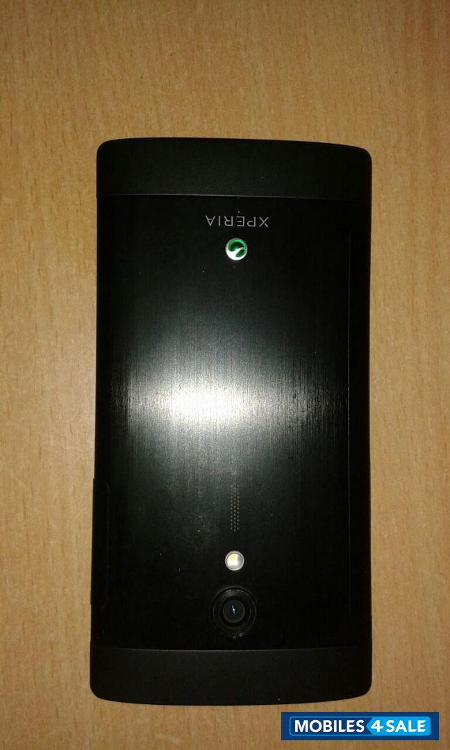 Black Sony Xperia ion