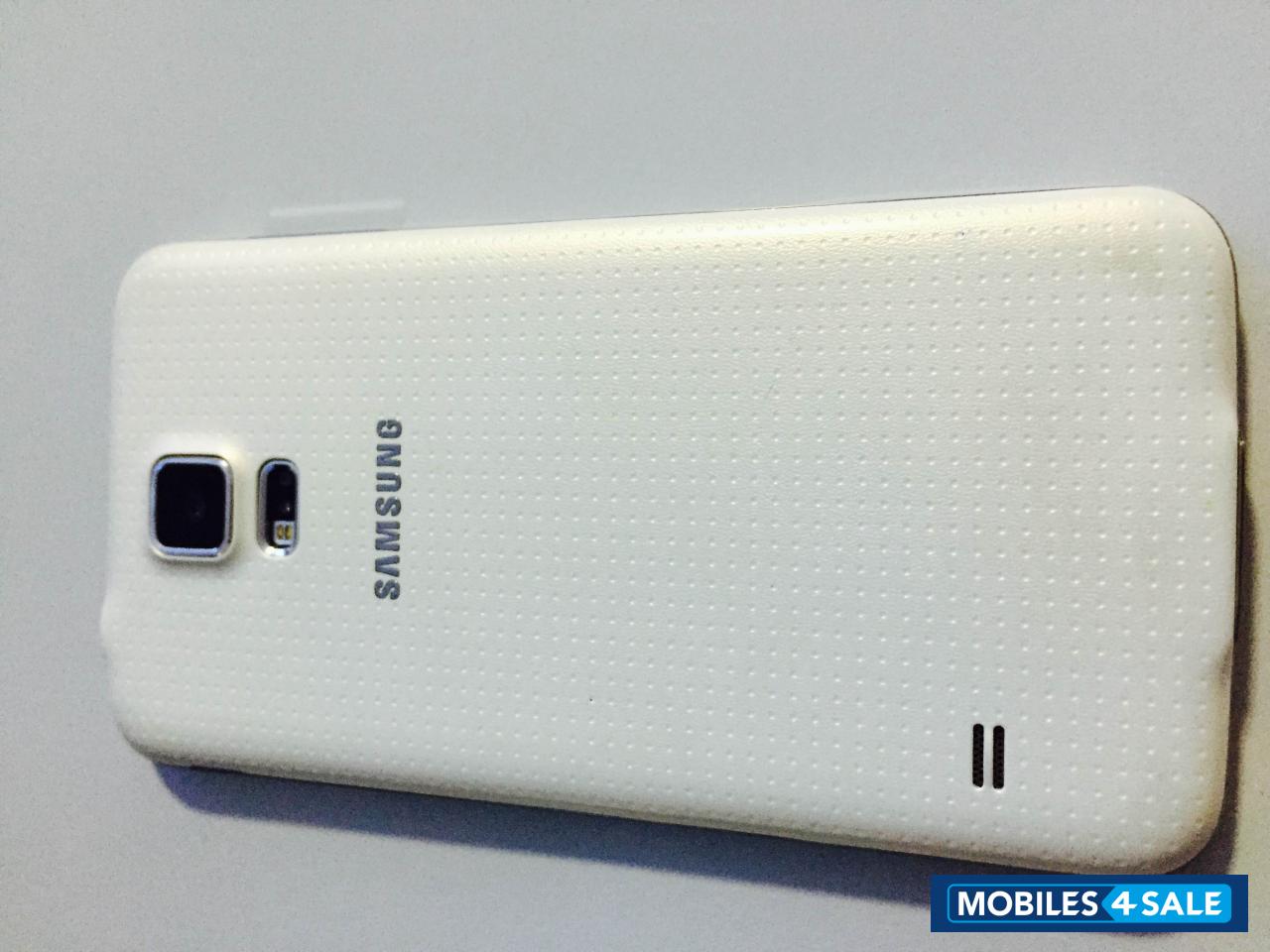 White Samsung Galaxy 5