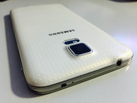 White Samsung Galaxy 5