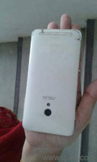 White Asus Zenfone 4