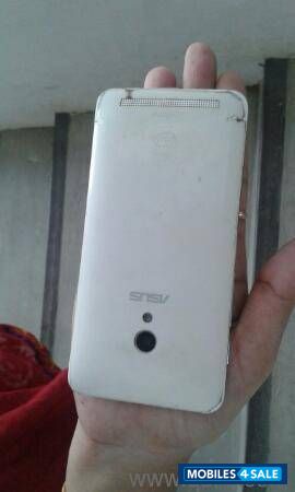 White Asus Zenfone 4