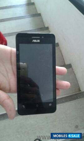 White Asus Zenfone 4