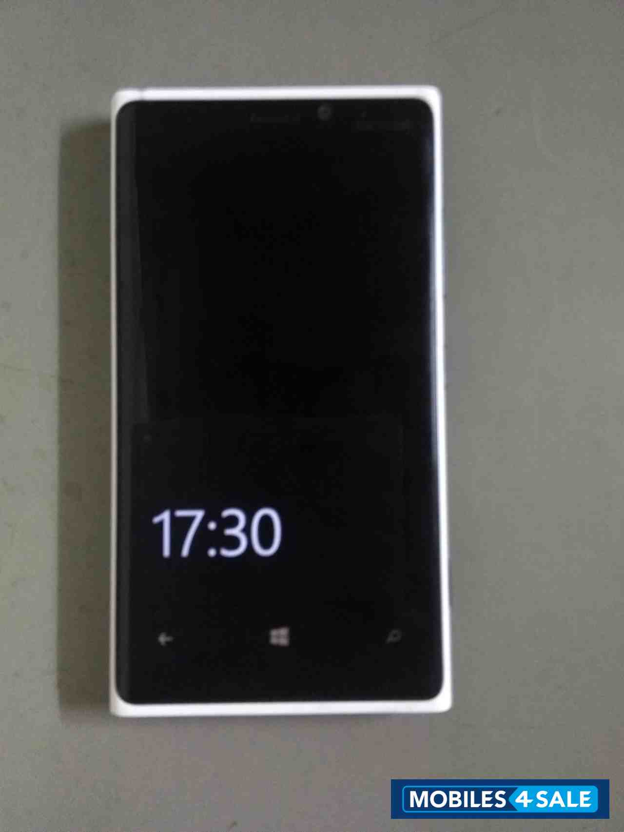 White Nokia Lumia 920