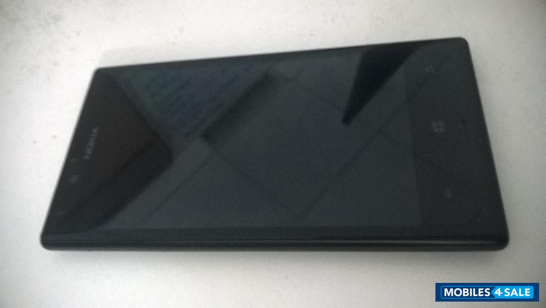 Black Nokia Lumia 720