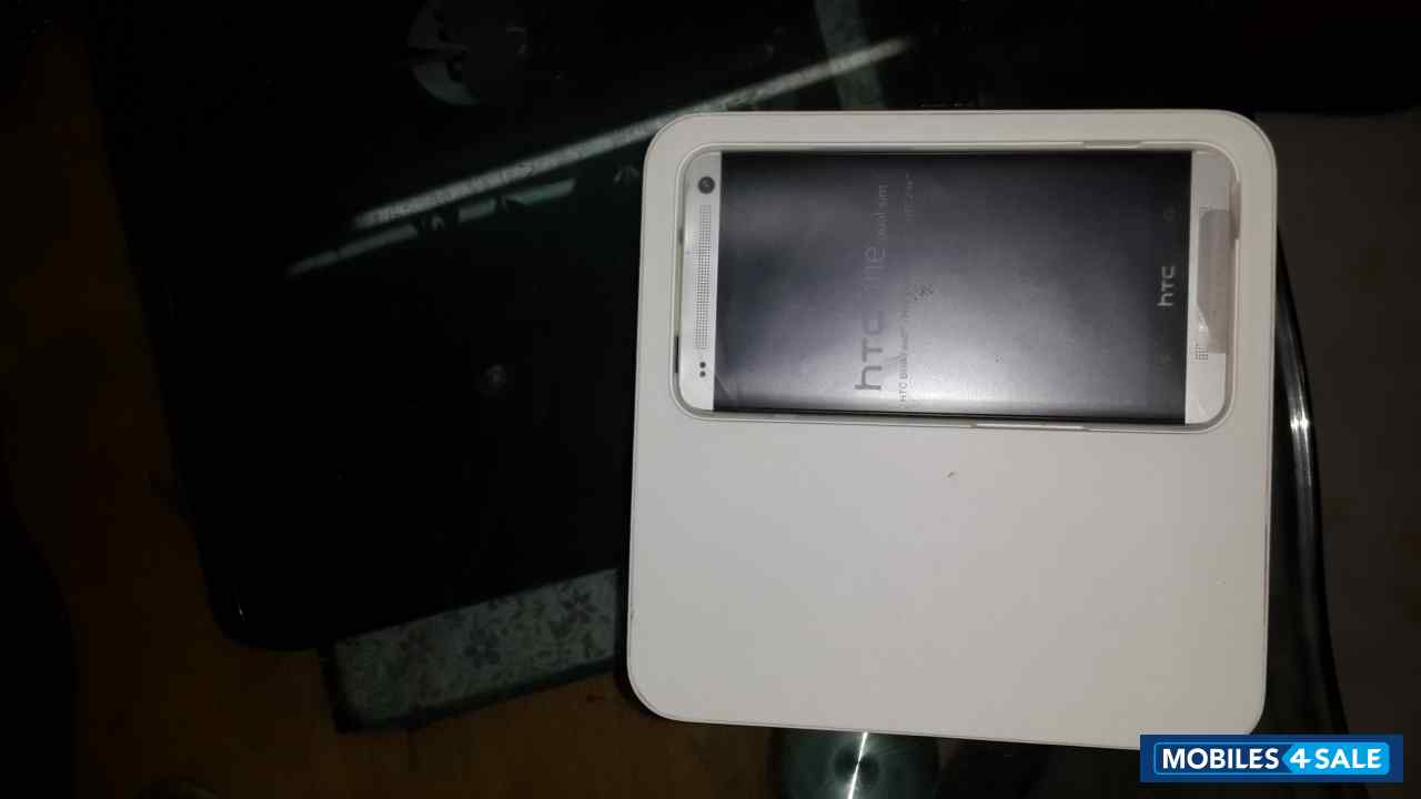 Silver HTC One Dual SIM