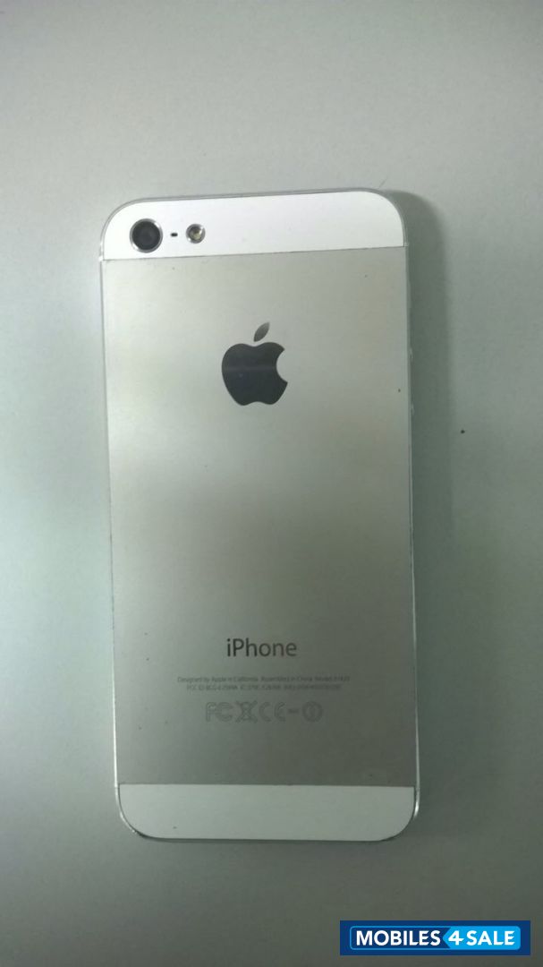 White Apple iPhone 5