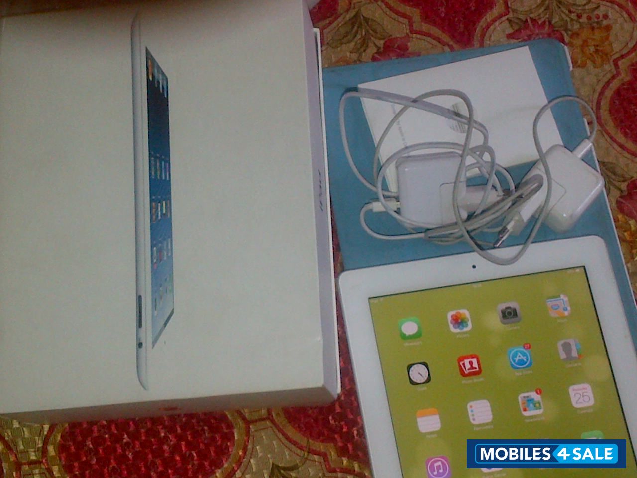 White Apple iPad2