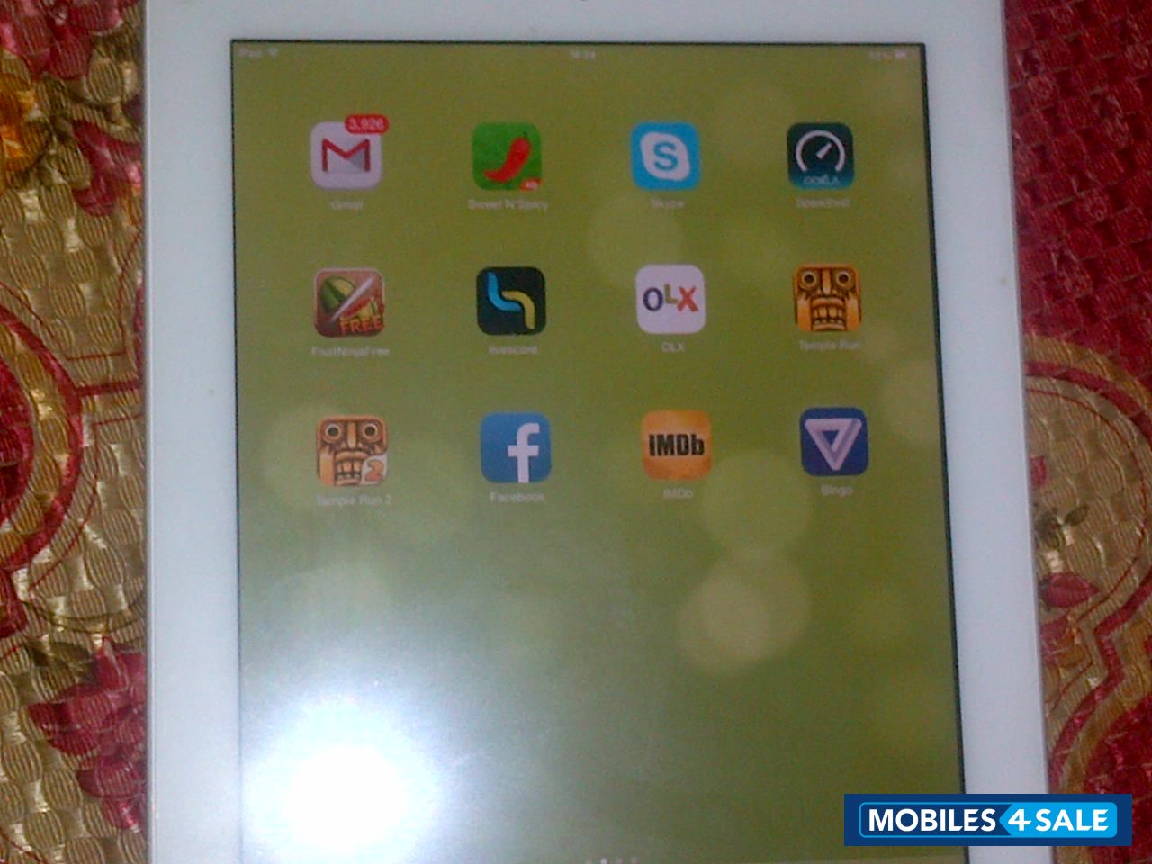 White Apple iPad2