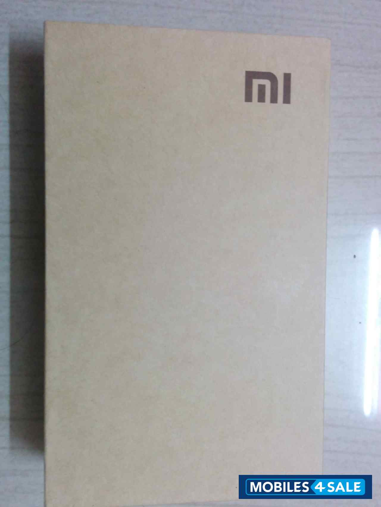 White Xiaomi MI-4