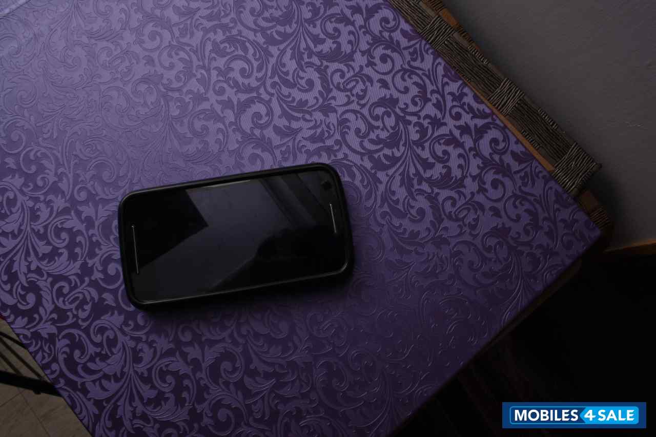 Black Motorola MOTO E