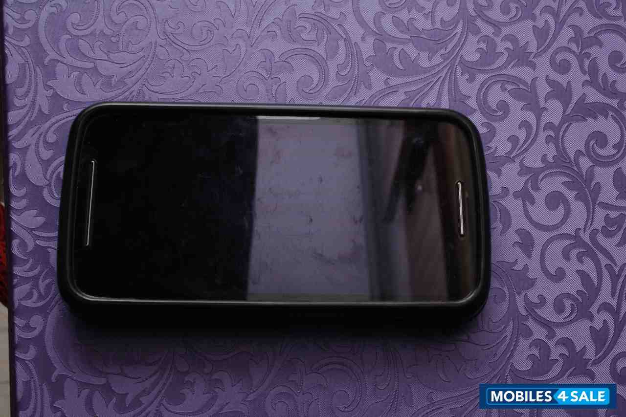 Black Motorola MOTO E