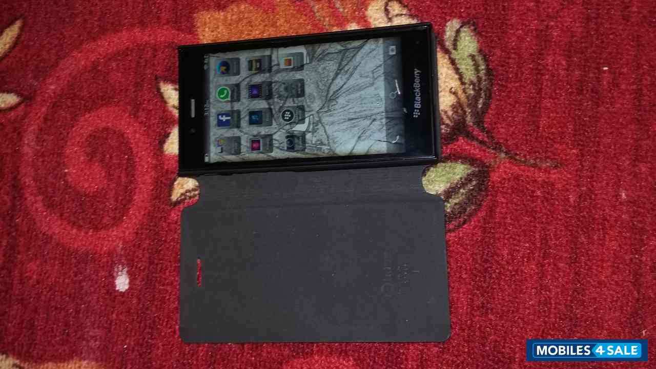 Black BlackBerry Z3