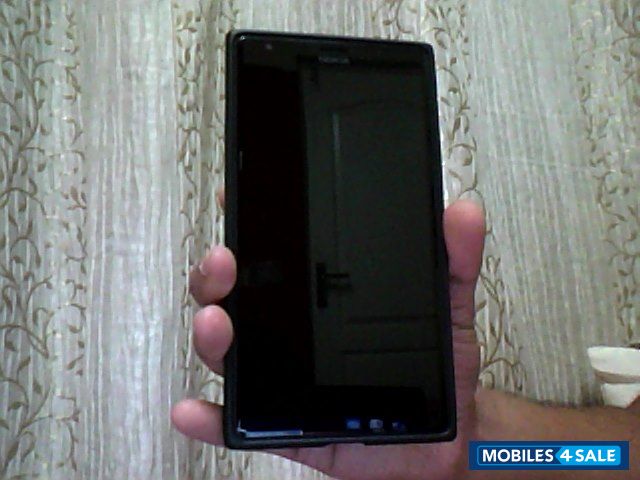 Black Nokia Lumia 1520