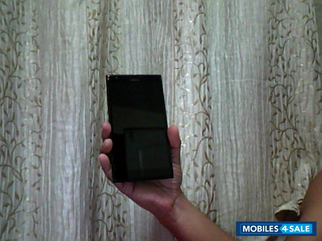 Black Nokia Lumia 1520