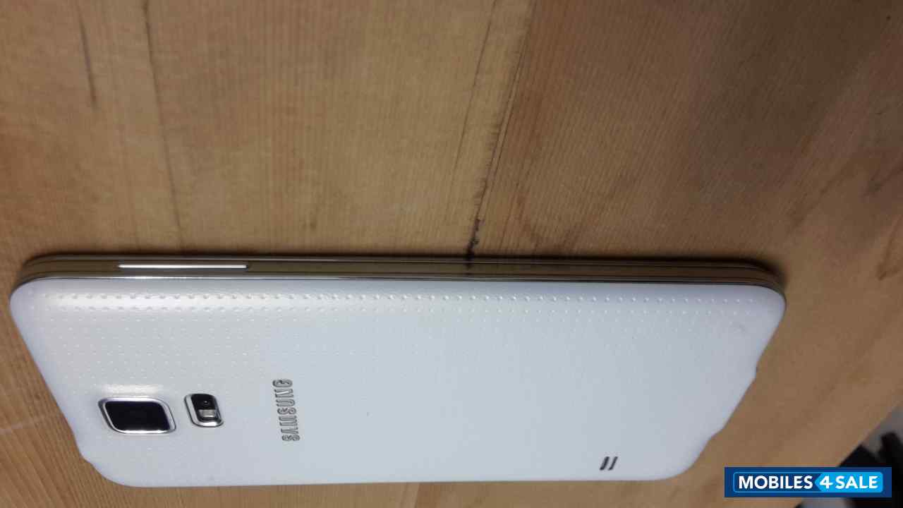 White Samsung Galaxy S5