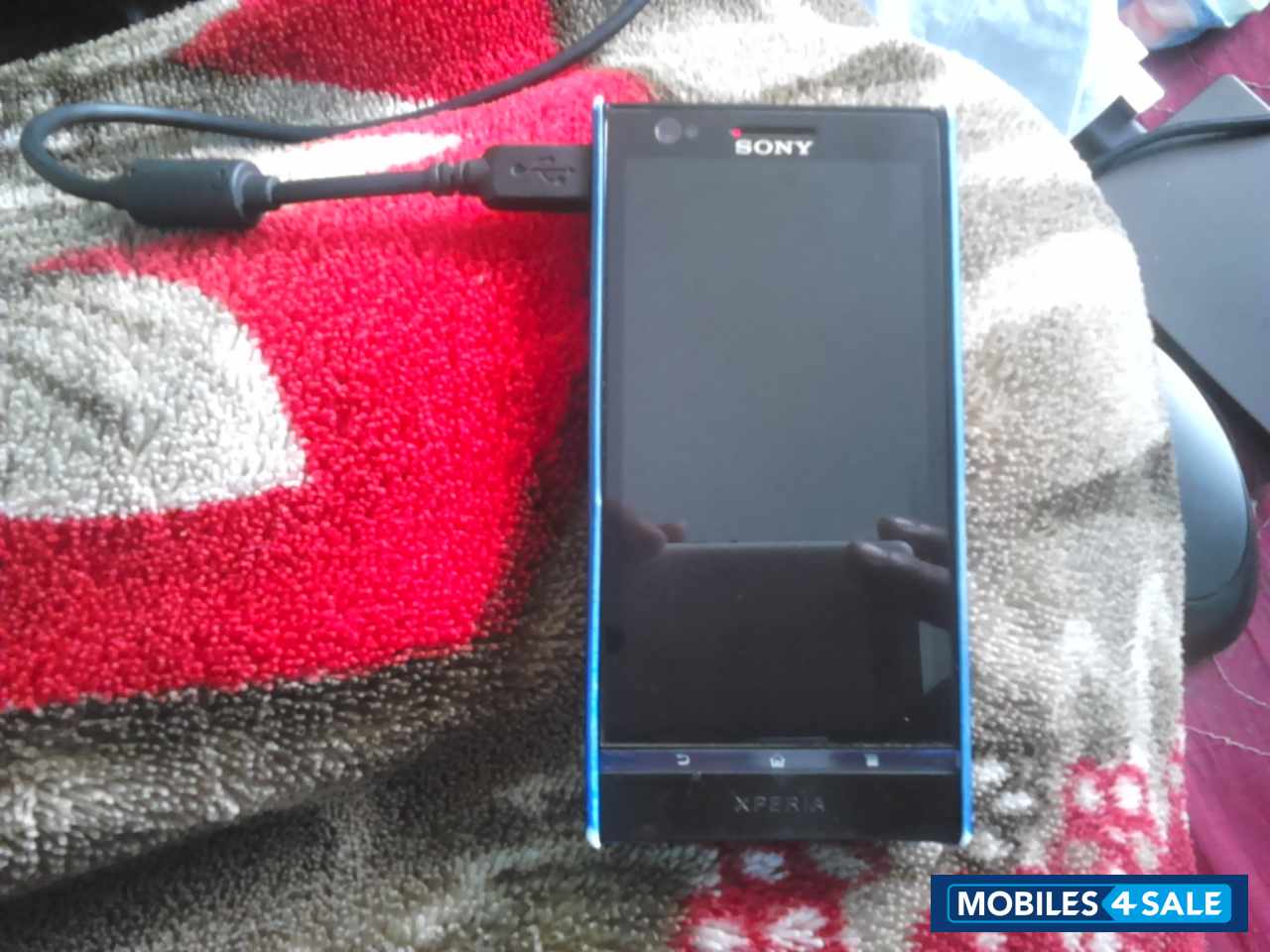 Black Sony Xperia P