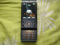 Black Sony Ericsson W595