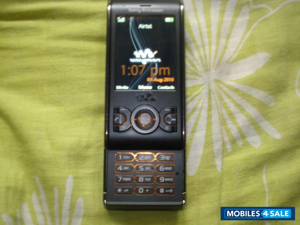 Black Sony Ericsson W595