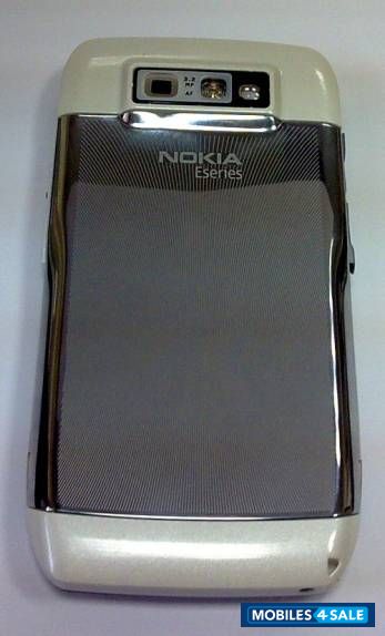 White Nokia E71