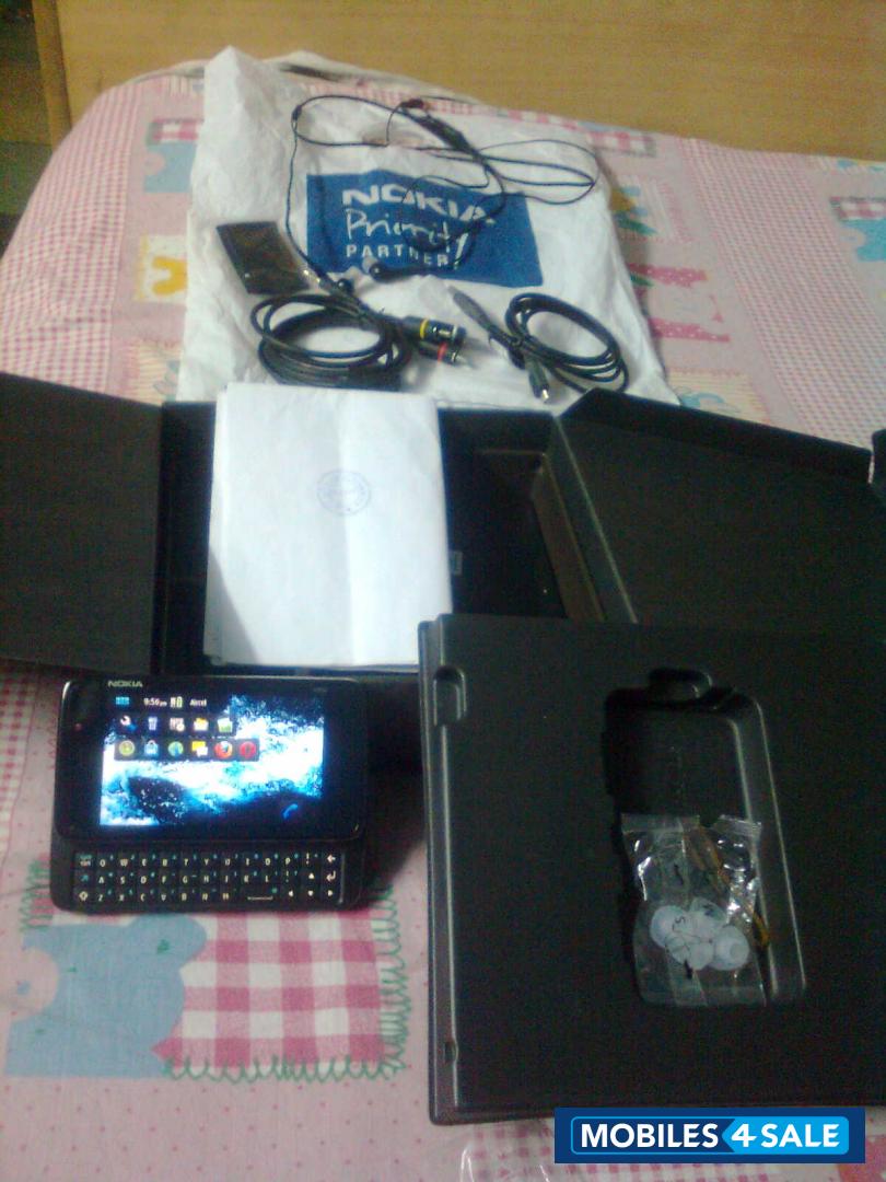 Silver Black Nokia N900