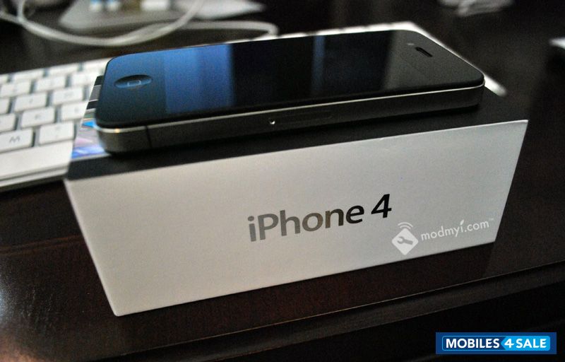 Black Apple iPhone 4